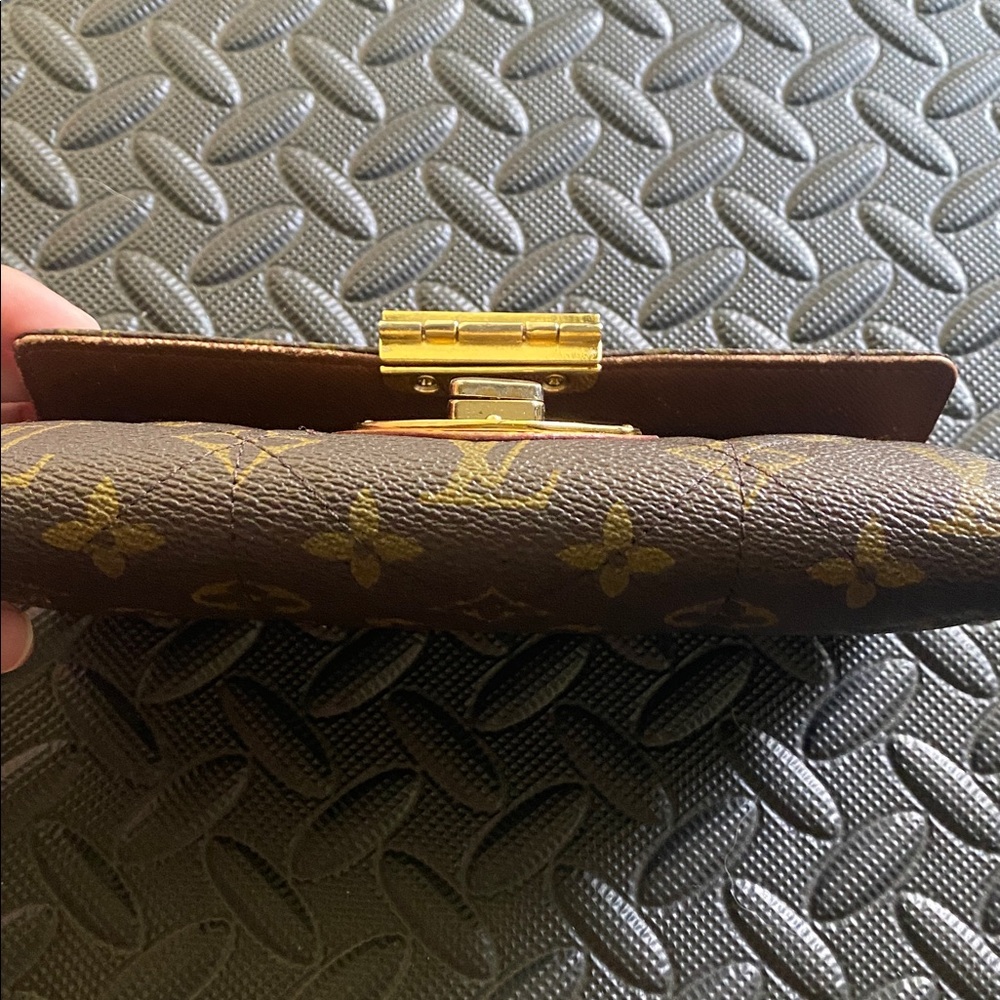 Louis Vuitton 100% Authentic Vintage Brown and Gold Clutch Long Wallet - Picture 6 of 11